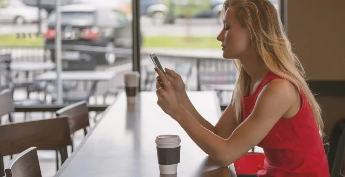 Do Your Facebook Friends Reduce Your Happiness?