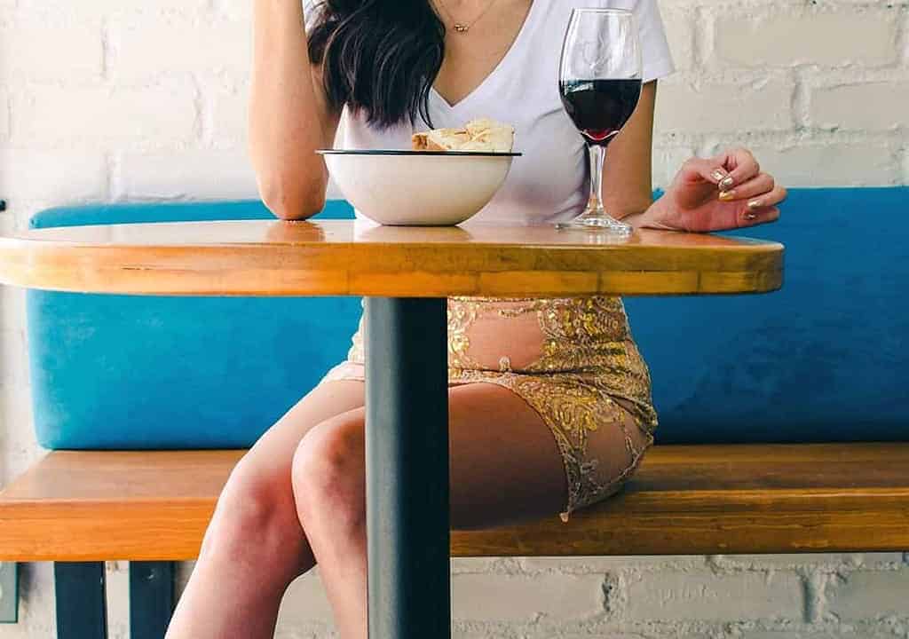 Mindful Eating Made Easy In 20 Dumb Steps! 1 The Happiness Blog Woman-Mindfully-Eating-Ice-cream