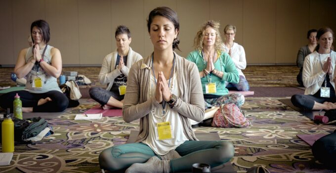 Meaning And Method of Mindfulness Meditation (In Hindi)