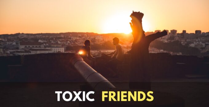 8 Signs of A Toxic Friendship (And 4 Ways To Handle Them)