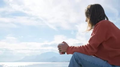How To Cut Off Toxic Friends (And How To Hold Up After)