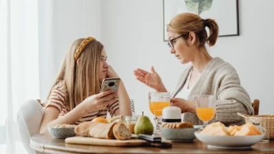 10 Toxic Things Covert Narcissist Mothers Say Often