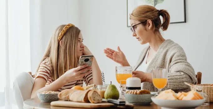 10 Toxic Things Covert Narcissist Mothers Say Often