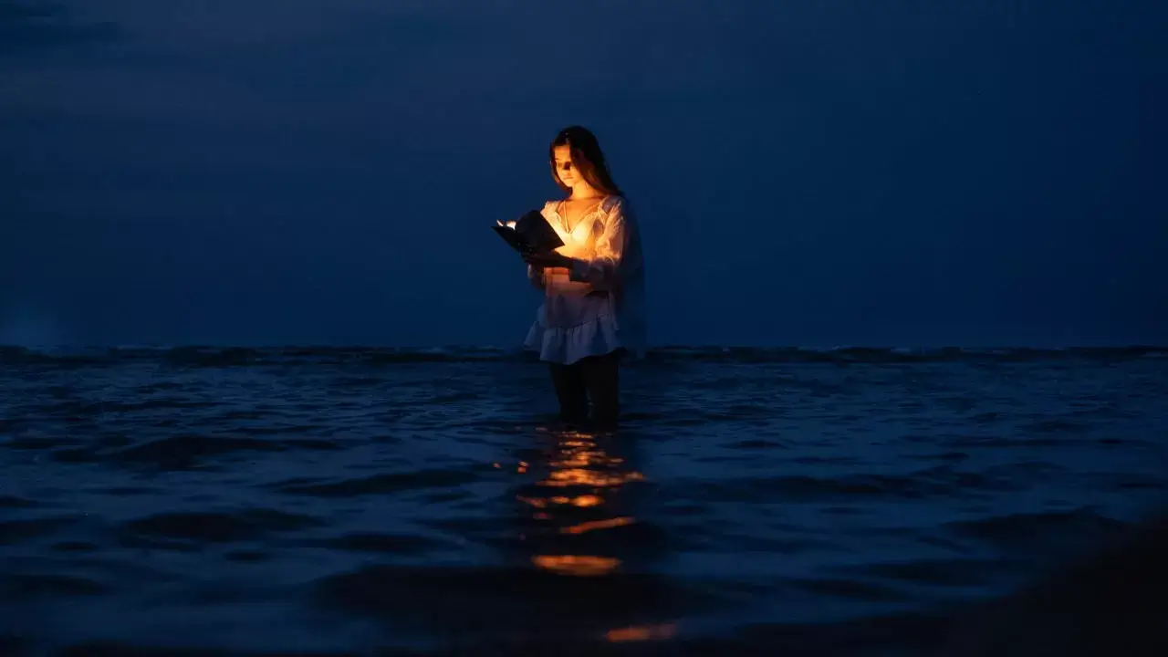 7 Books On Loneliness: For The Alone Ones During Holidays 9 6 Best Books To Understand & Overcome Loneliness