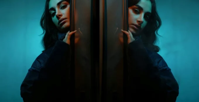 Why Can’t Narcissists Stop Looking at Themselves?