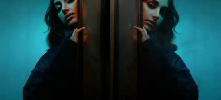why can't narcissists stop looking at themselves